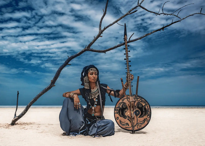 Leinwandbild - Tribal Woman in Desert